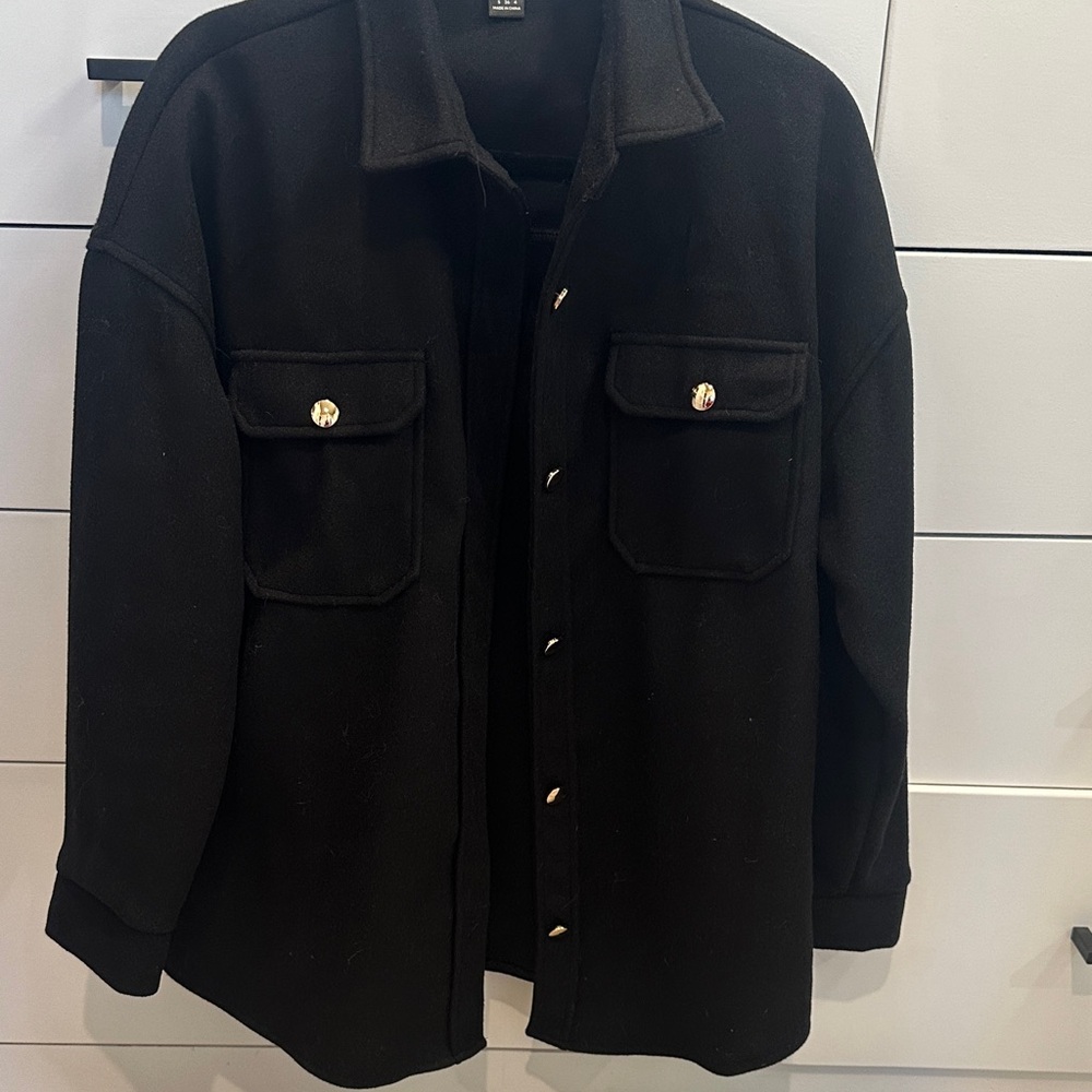 Women’s black shacket